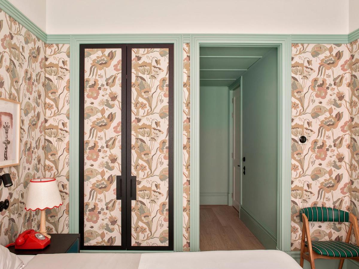פורטו The Editory Boulevard Aliados Hotel - Preferred Hotels מראה חיצוני תמונה Wallpaper by the Dutch designer