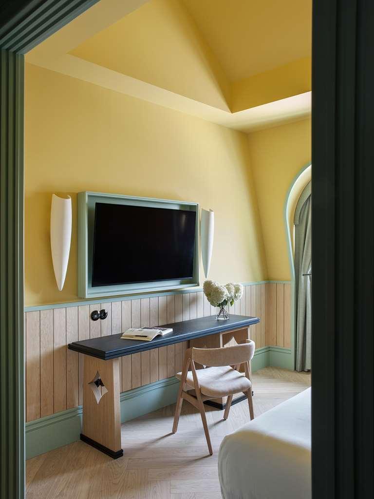 פורטו The Editory Boulevard Aliados Hotel - Preferred Hotels חדר תמונה A room at the hotel